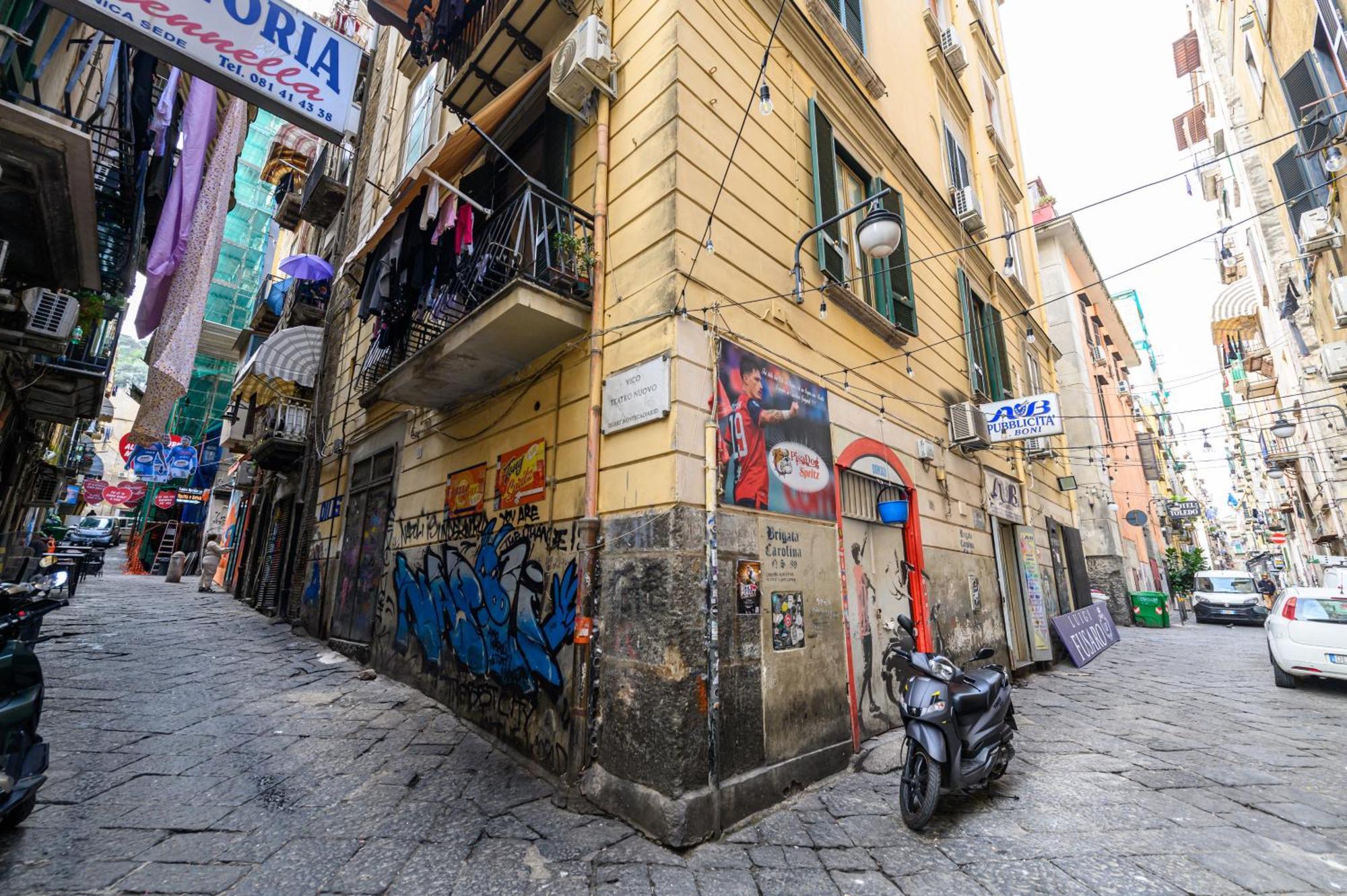 شقة El Barrio In Bed نابولي المظهر الخارجي الصورة